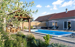 Gorgeous Home In Drinovci With Wifi
